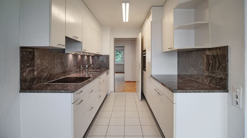 Bel appartement de 4,5 pièces, lumineux, dans un excellent emplacement à Riehen (2)