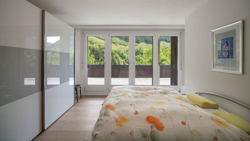 11-room property with 2 apartments and construction potential in Wassen (UR) (8)