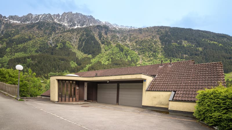 11-room property with 2 apartments and construction potential in Wassen (UR) (4)
