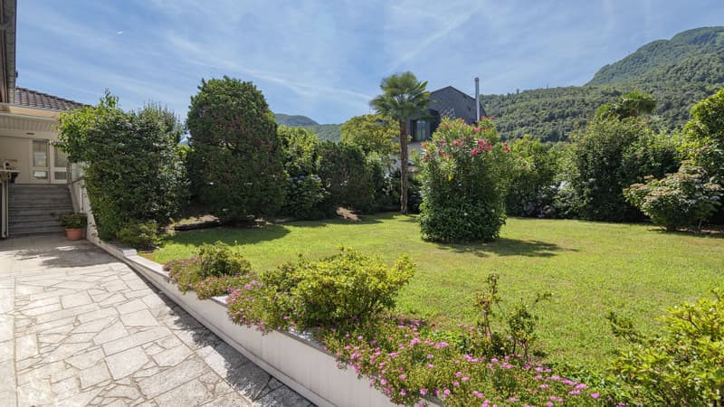 Spectacular 9-room house with pool in Quartino (2)