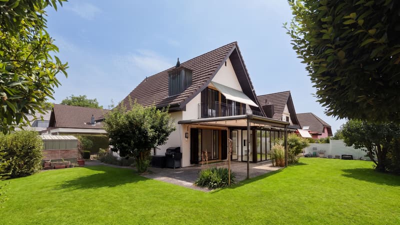 Charming 6.5-room house with a dreamy garden in Feldbrunnen (1)