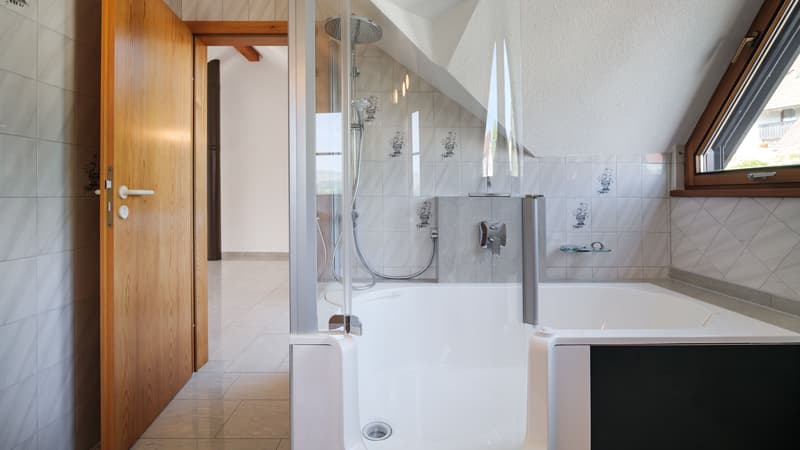 Grosszügiges 4.5-Zimmer-Haus mit Pool in Nesselnbach (7)