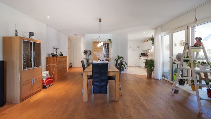 Elegante 4.5-Zimmer-Wohnung mit viel Liebe zum Detail in Glattfelden (2)