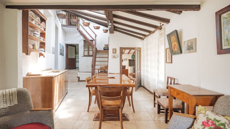 Caratteristica e ristrutturabile casa di 5 locali a Cabbio (6)