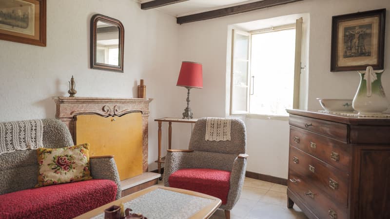 Caratteristica e ristrutturabile casa di 5 locali a Cabbio (2)