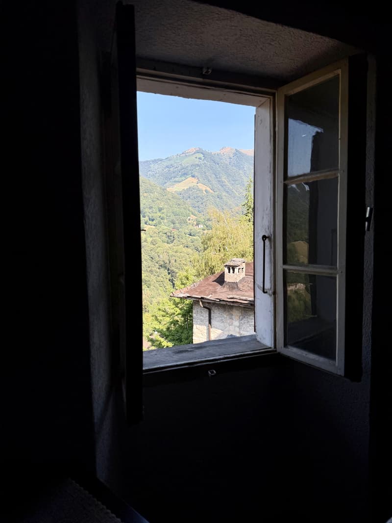 Caratteristica e ristrutturabile casa di 5 locali a Cabbio (3)