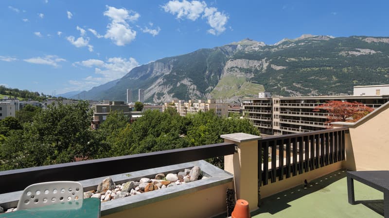 Schöne 5.5-Zimmer-Wohnung im obersten Stock an zentraler Lage in Chur (1)