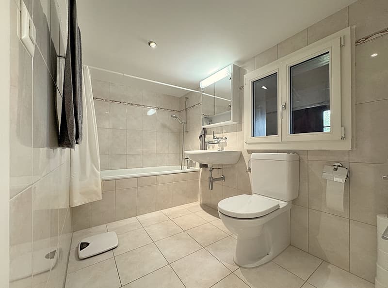 Historic 5.5-room house in Mollis, top renovated in 2017 - for sale (11)