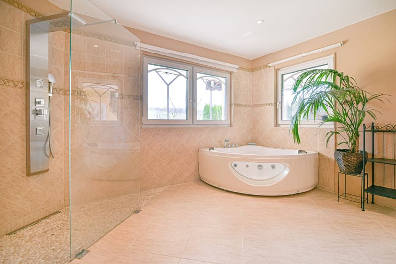 Casa unifamiliare di 8,5 locali con piscina e vista panoramica a Stüsslingen (11)