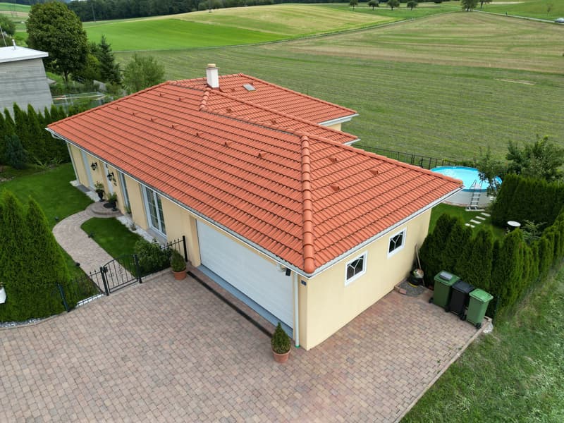8.5-room single-family home with pool and panoramic view in Stüsslingen (1)
