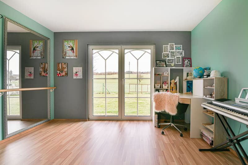 8.5-room single-family home with pool and panoramic view in Stüsslingen (12)