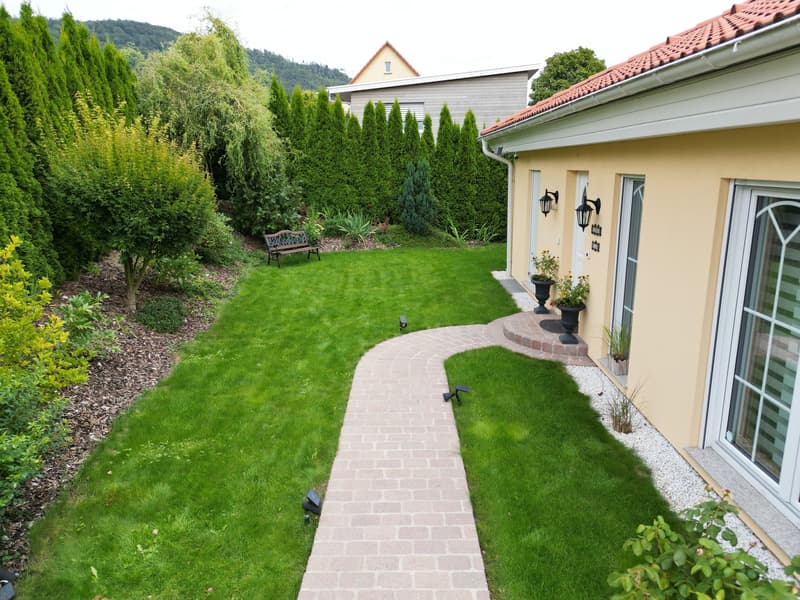 8.5-room single-family home with pool and panoramic view in Stüsslingen (2)