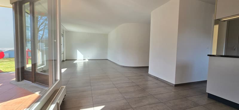 Freshly renovated 4.5-room apartment directly next to kindergarten and primary school (2)
