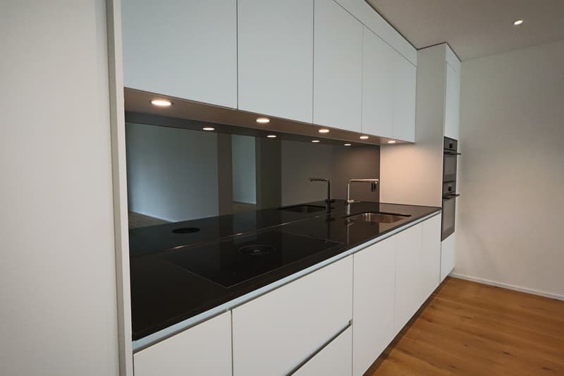 Moderne 3.5-Zimmer-Wohnung mit Wintergarten-Balkon in Schmerikon (4)