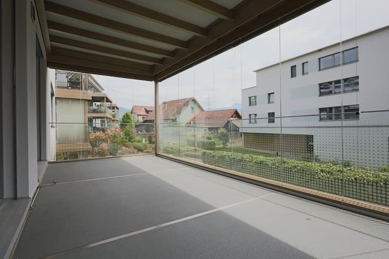 Moderne 3.5-Zimmer-Wohnung mit Wintergarten-Balkon in Schmerikon (2)