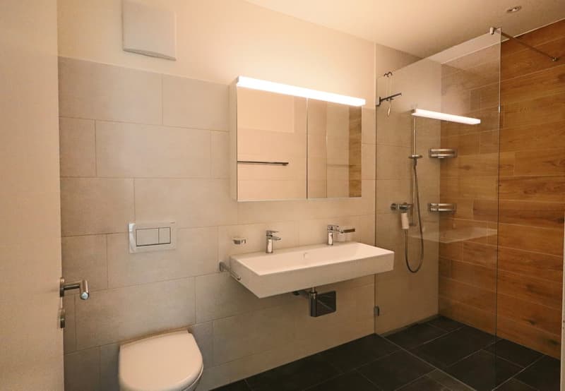 Moderne 3.5-Zimmer-Wohnung mit Wintergarten-Balkon in Schmerikon (7)