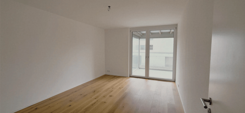 Attraktive 3.5-Zimmer-Wohnung mit grossem Wintergarten-Balkon (9)