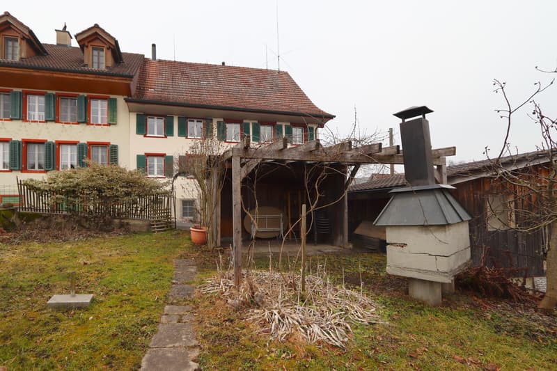 Casa in vecchio edificio con molto spazio e carattere di vita particolare in una posizione tranquilla (12)