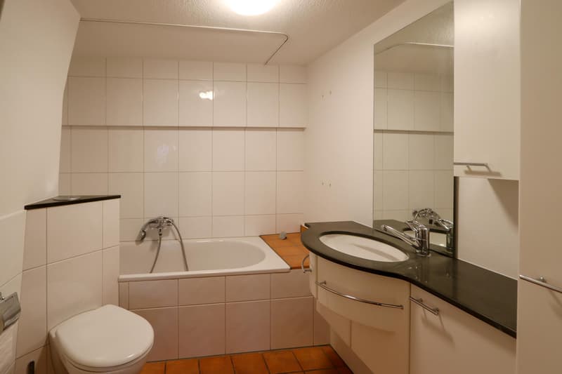 Casa in vecchio edificio con molto spazio e carattere di vita particolare in una posizione tranquilla (9)