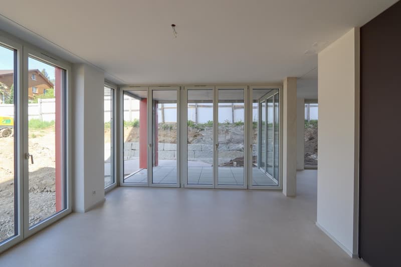 High-quality 4.5 room new apartment on the ground floor, centrally and naturally located (3)