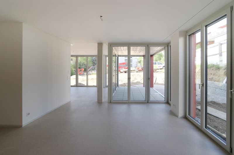 High-quality 4.5 room new apartment on the ground floor, centrally and naturally located (5)