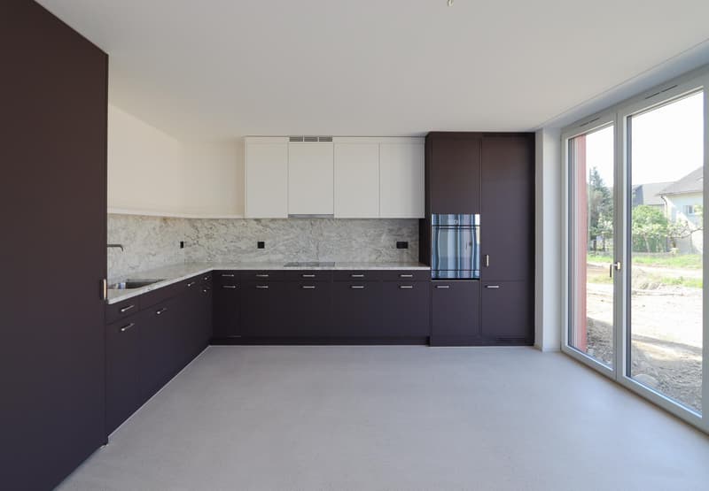 High-quality 4.5 room new apartment on the ground floor, centrally and naturally located (1)