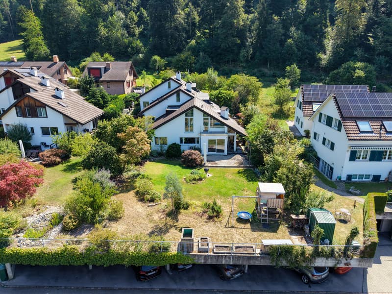 5.5-room single-family house with a dreamy garden in a sunny location in Stallikon (13)