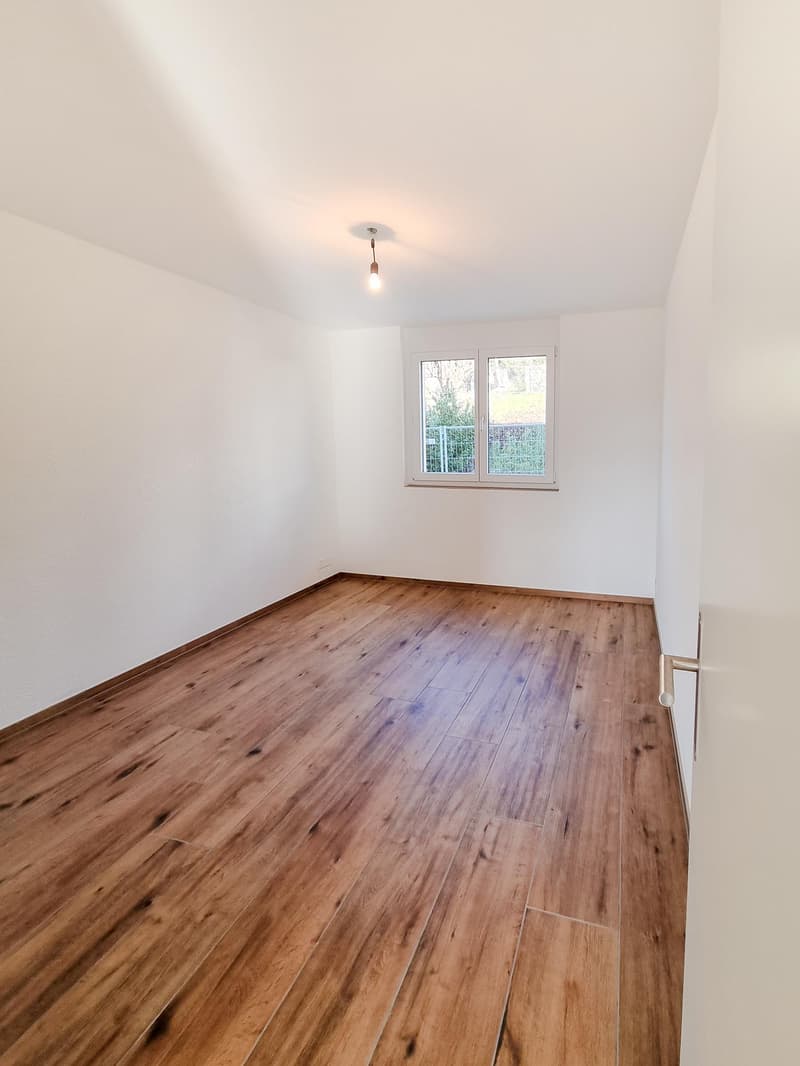 Grosszügige 3.5 Zi-Wohnung mit Gartensitzplatz (6)