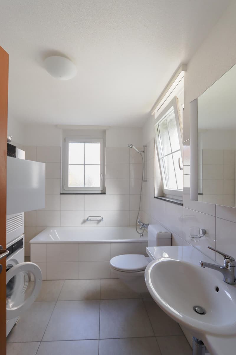 Komfortable 2.5 Zi-Wohnung mit sonnigem Gartensitzplatz (4)