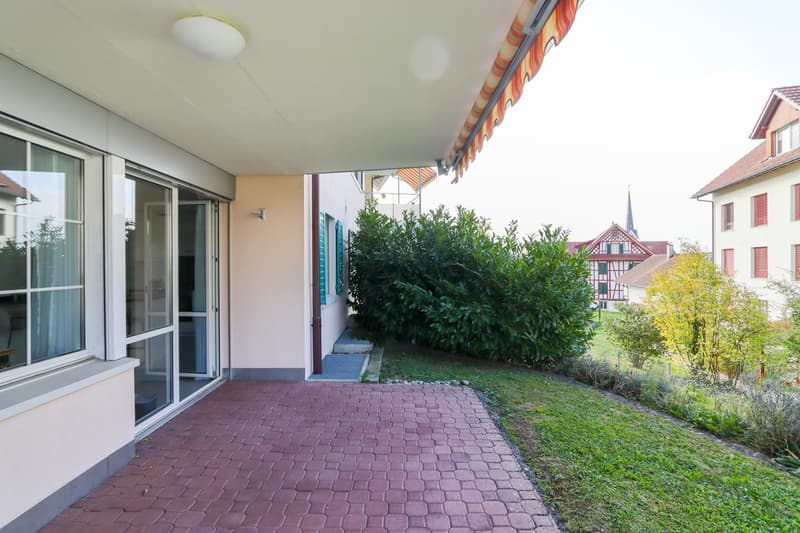 Komfortable 2.5 Zi-Wohnung mit sonnigem Gartensitzplatz (7)