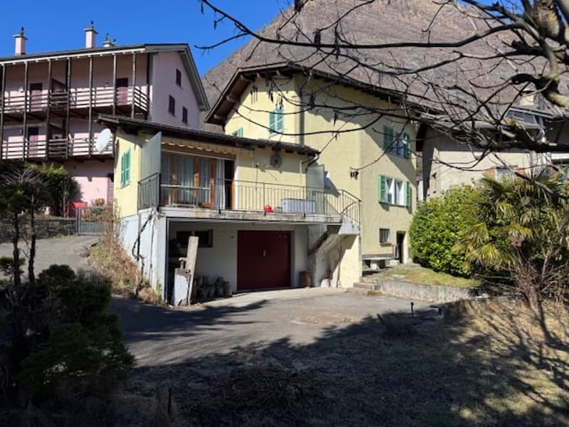 Graziosa casa con giardino e app. indipendente - OLIVONE (1)
