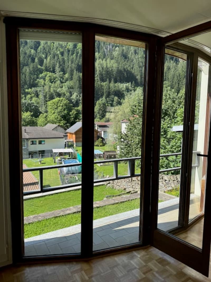 Vivere davanti alla cascata della Piumogna: casa unica a Faido (11)