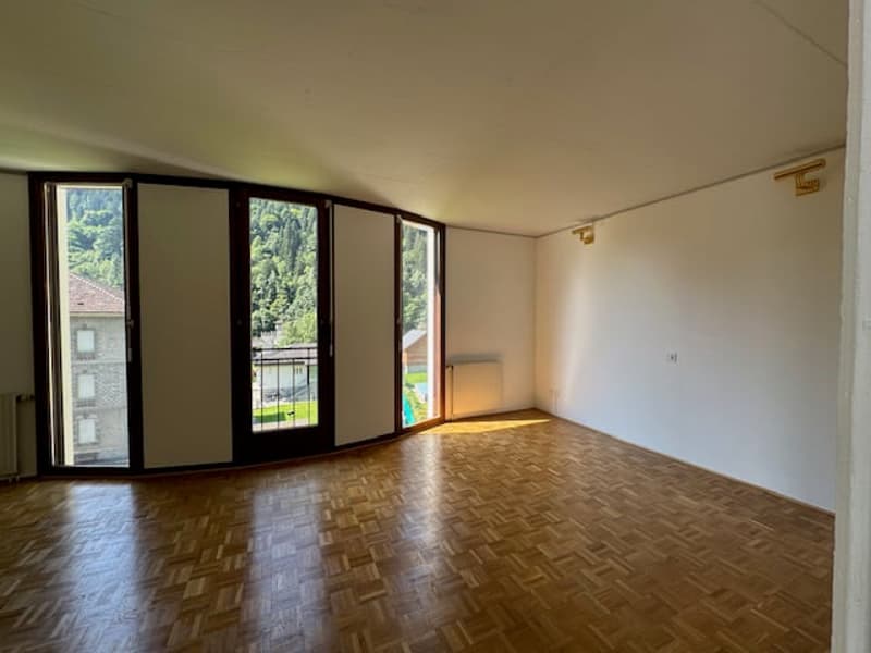 Vivere davanti alla cascata della Piumogna: casa unica a Faido (10)