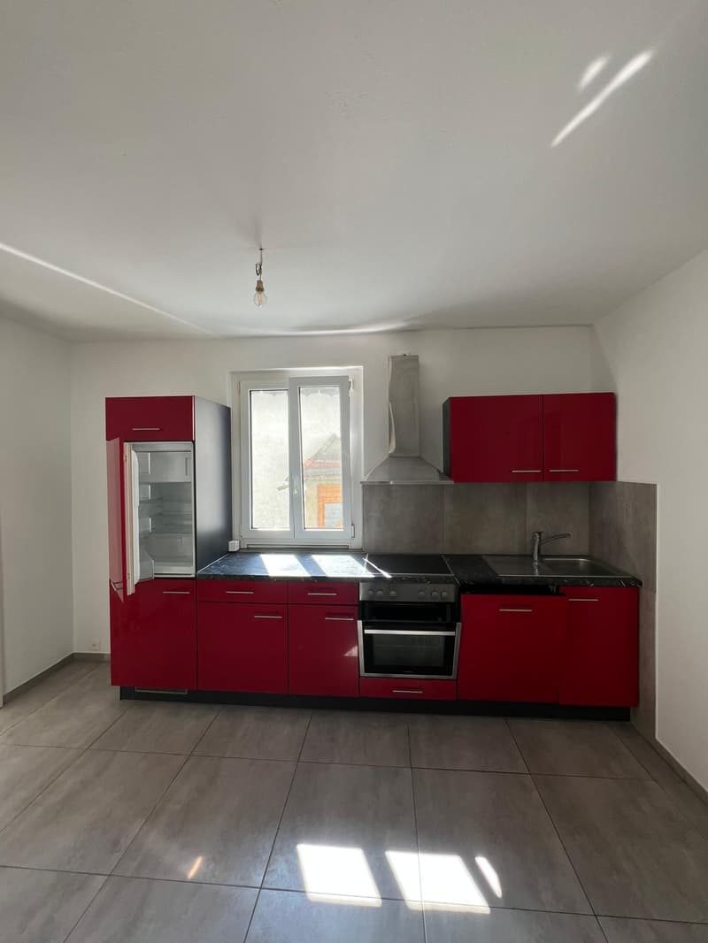 Wunderschöne 3-Zimmer-Wohnung im Herzen von Moutier renoviert (2)