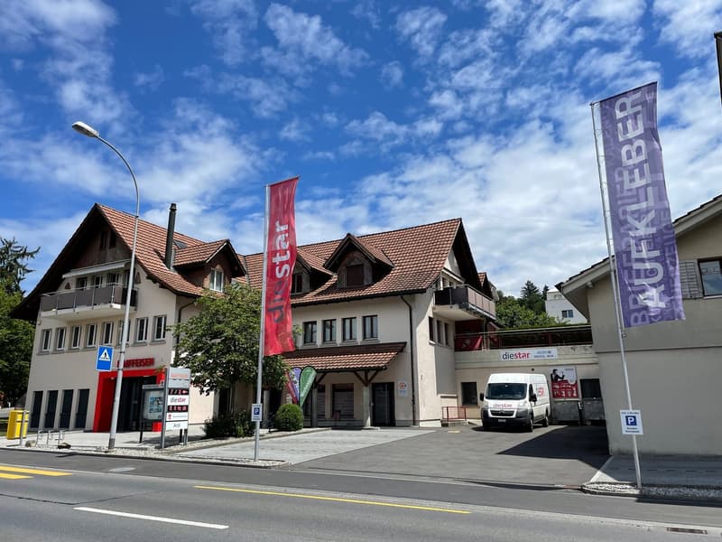Attractive commercial and sales space at Kreuzplatz in Aesch – 290 m², wheelchair accessible & renovated (1)