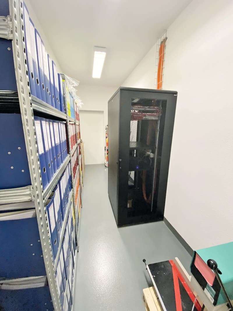Attractive commercial and sales space at Kreuzplatz in Aesch – 290 m², wheelchair accessible & renovated (13)