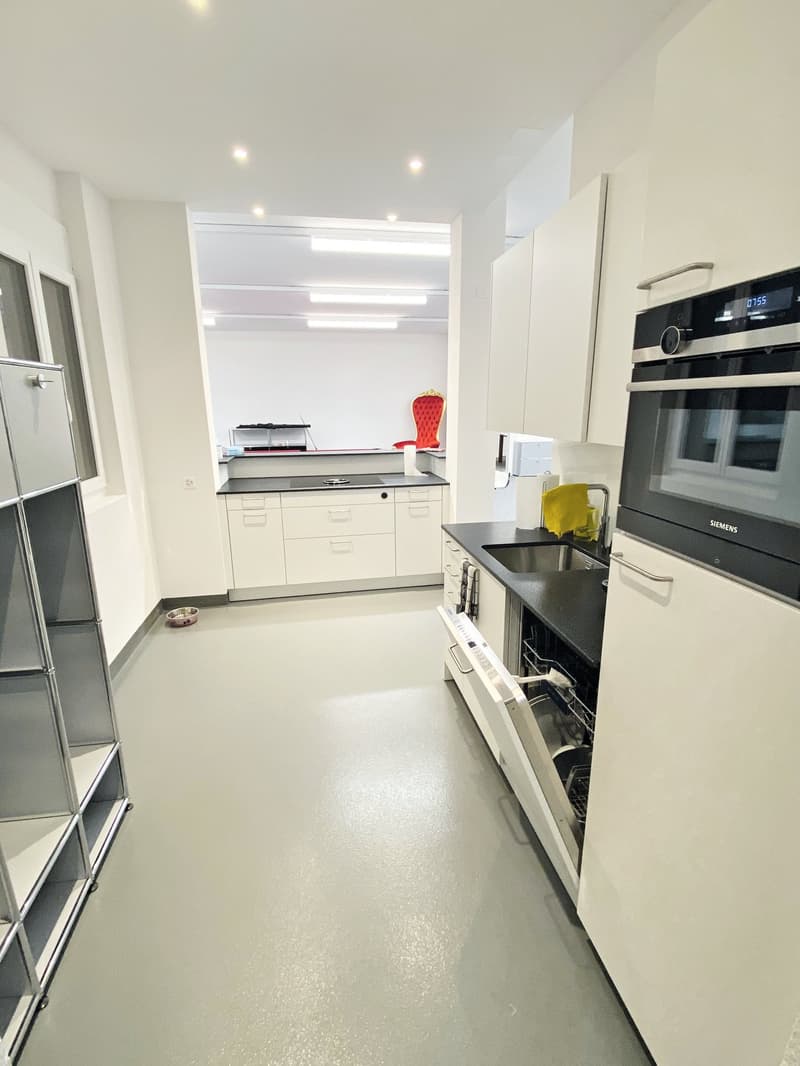 Attractive commercial and sales space at Kreuzplatz in Aesch – 290 m², wheelchair accessible & renovated (7)