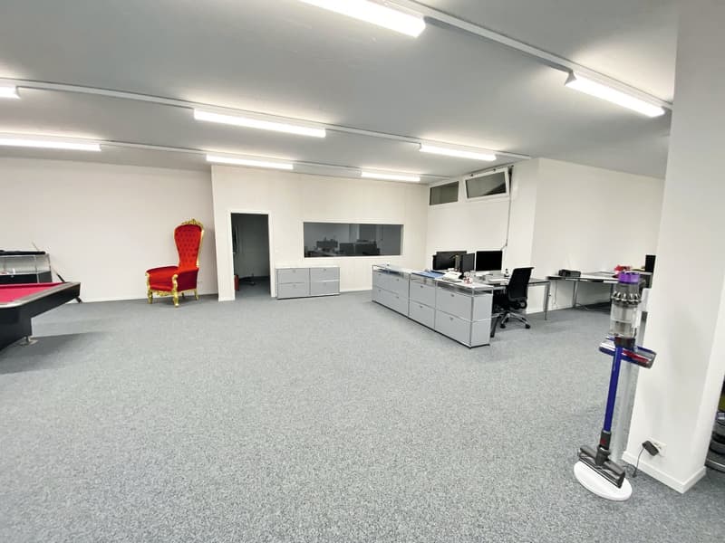 Attractive commercial and sales space at Kreuzplatz in Aesch – 290 m², wheelchair accessible & renovated (4)