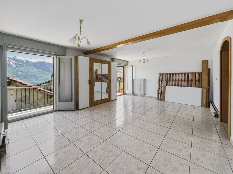 House with great renovation potential (1)