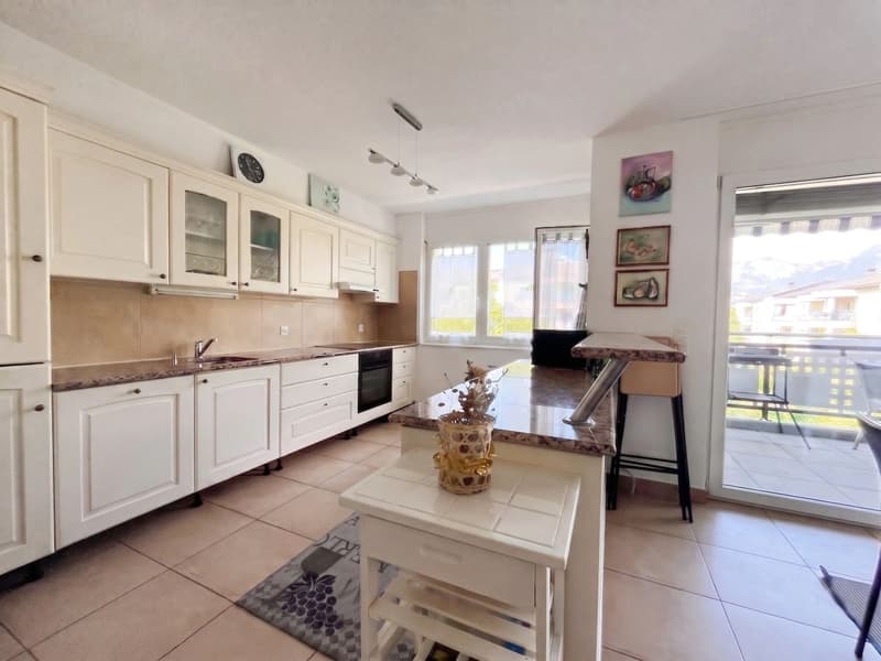 132 m2 bright and quiet, 40 m2 living room, southwest balcony (1)