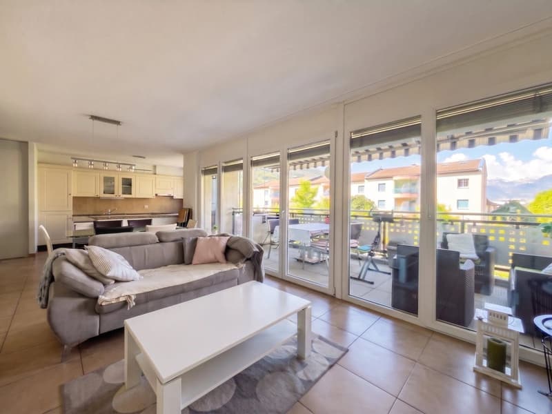 132 m2 bright and quiet, 40 m2 living room, southwest balcony (2)