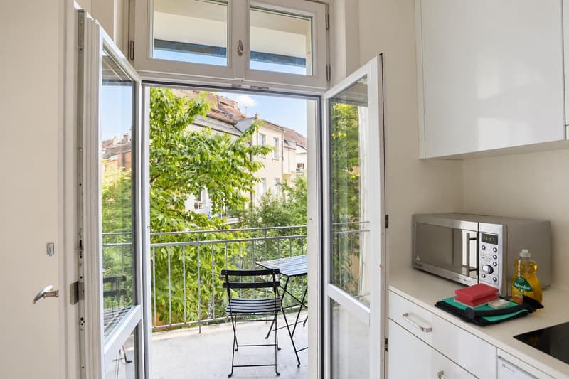 Stilvolle möblierte 4-Zimmerwohnung mit Balkon (6)