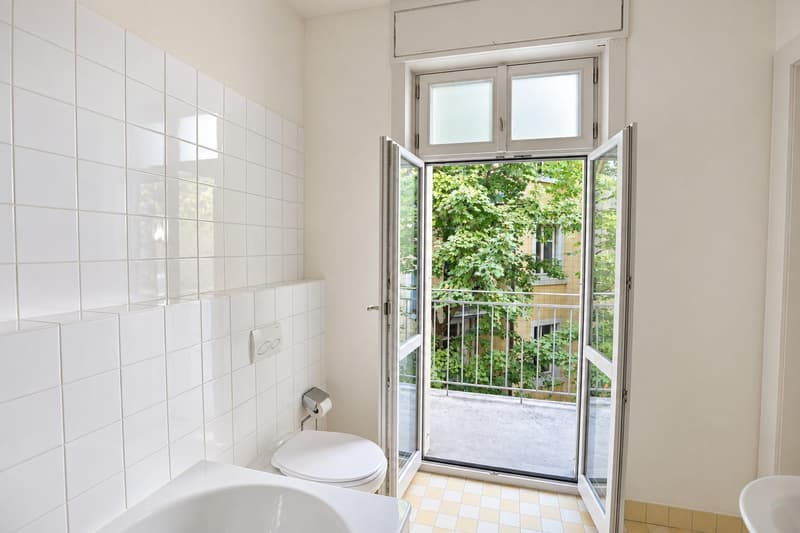 Stilvolle möblierte 4-Zimmerwohnung mit Balkon (9)