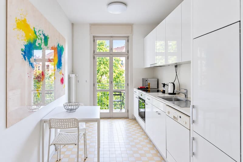 Stilvolle möblierte 4-Zimmerwohnung mit Balkon (5)
