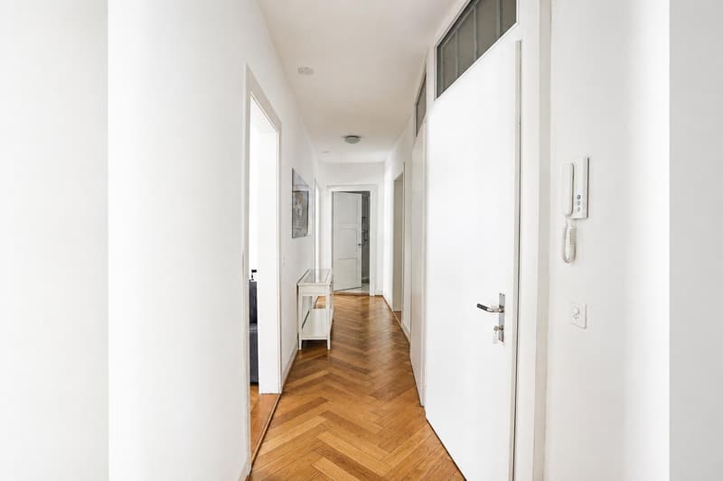 Charmante möblierte 4-Zimmer-Altbauwohnung mit Balkon (4)
