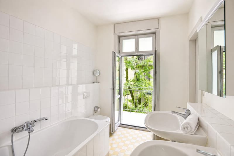 Charmante möblierte 4-Zimmer-Altbauwohnung mit Balkon (9)
