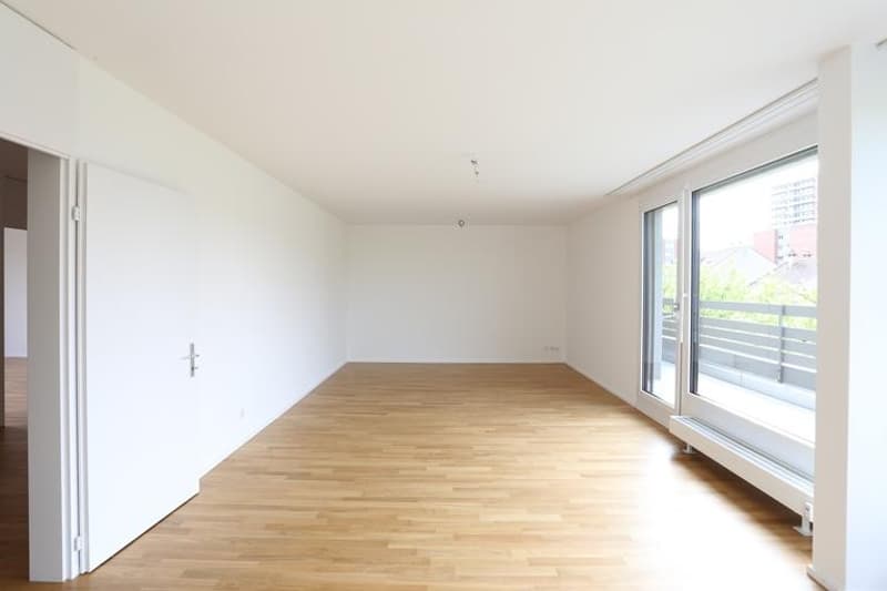 Sonnige 3,5-Zimmer-Dachwohnung Nähe der Langen Erlen (2)