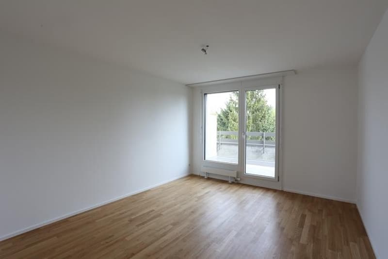 Sonnige 3,5-Zimmer-Dachwohnung Nähe der Langen Erlen (4)