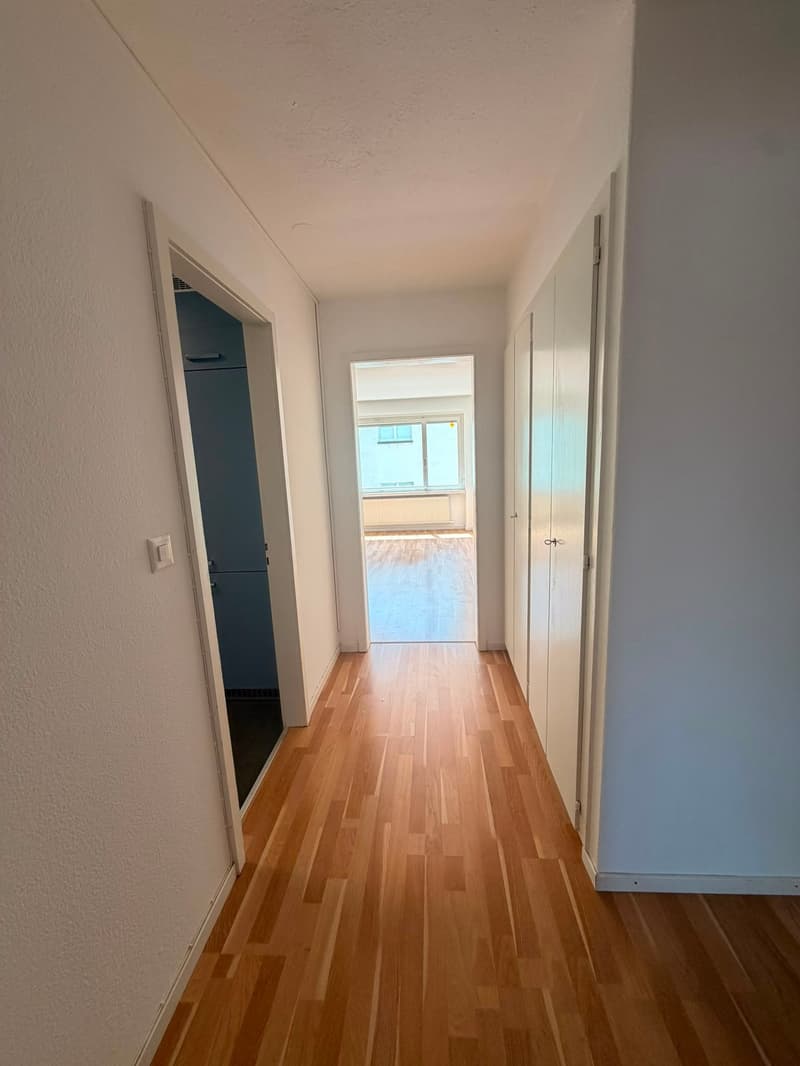 Appartamento di 3 locali luminoso con balcone in posizione centrale a Schaffhausen (4)