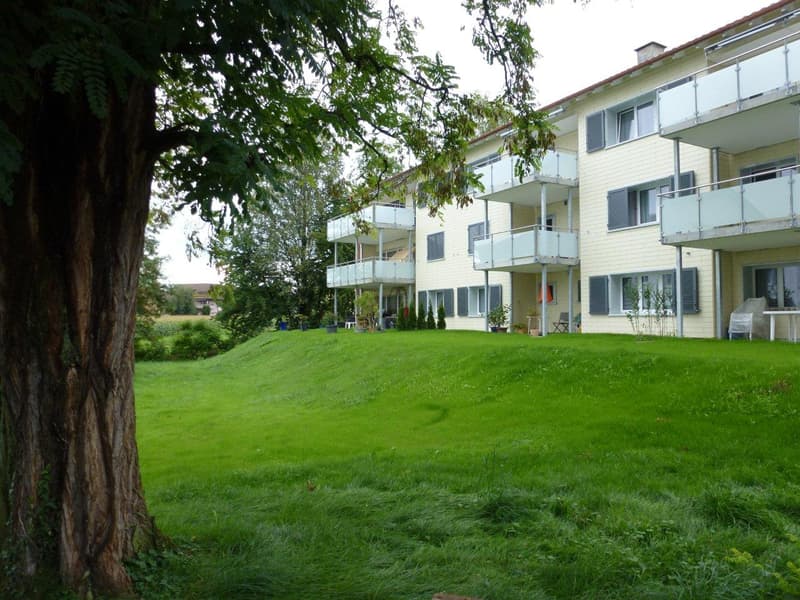 La tua nuova casa con balcone vicino al lago (1)